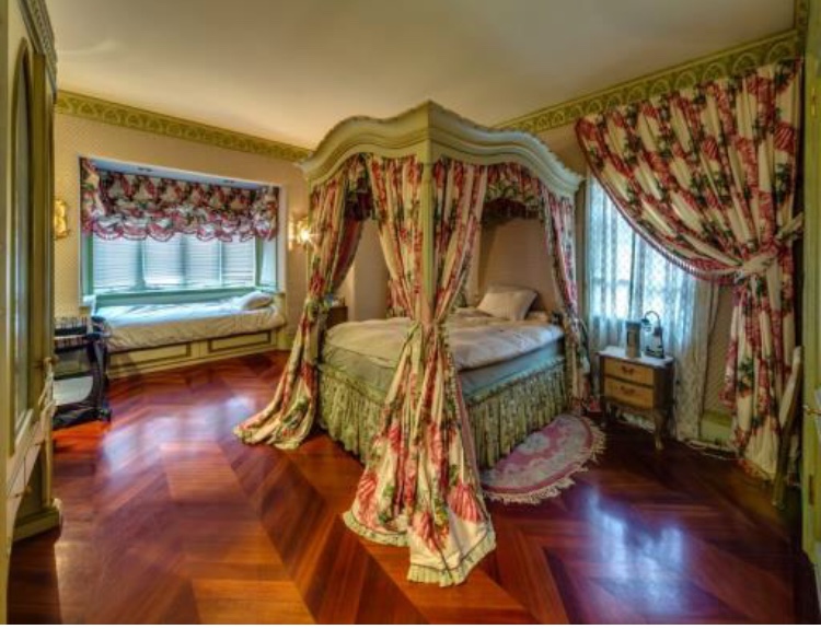 Kosher Monsey, United States The Monsey Mansion